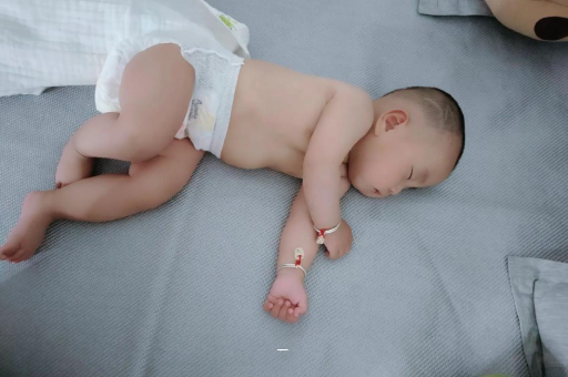 九江几个月宝宝可以竖抱